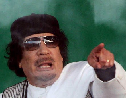 Gheddafi: ‘Sarà guerra se attaccano la Libia’